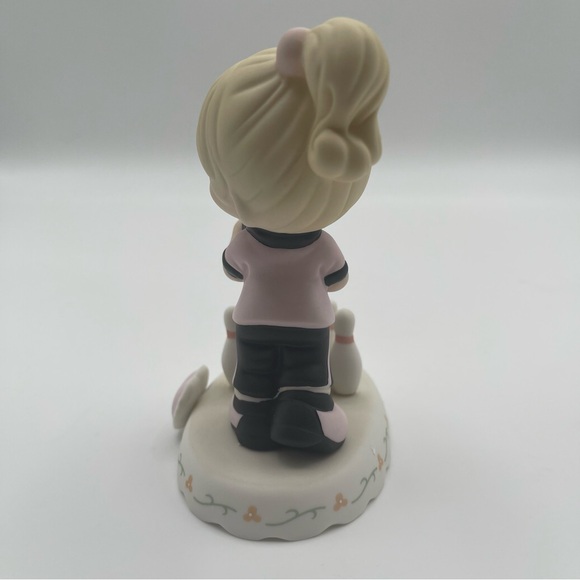 Growing In Grace
Blonde Age 10
Girl bowling
by Precious Moments - Picture 2 of 5